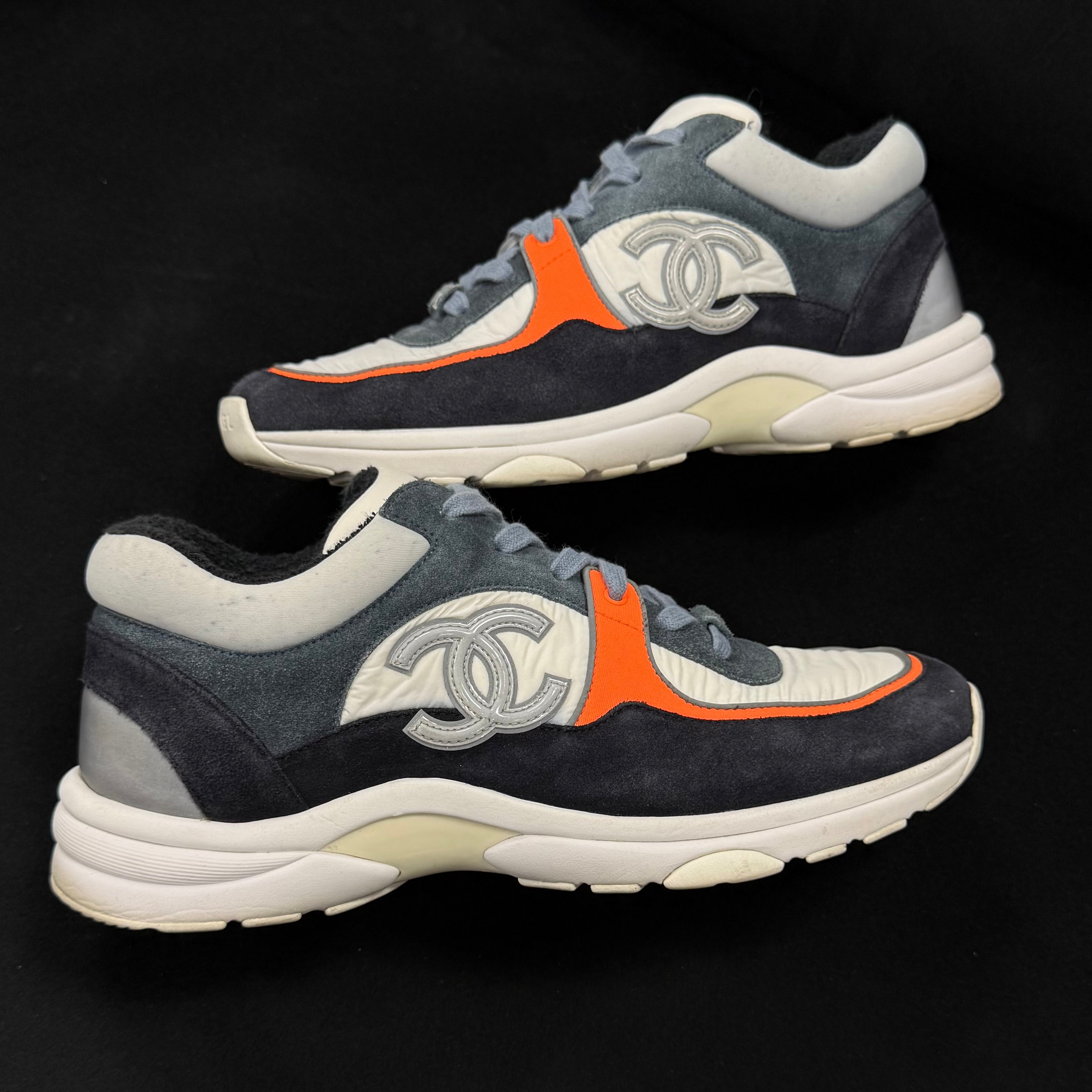 (PRE-OWNED) CHANEL CC RUNNER TRAINERS - WHITE NAVY