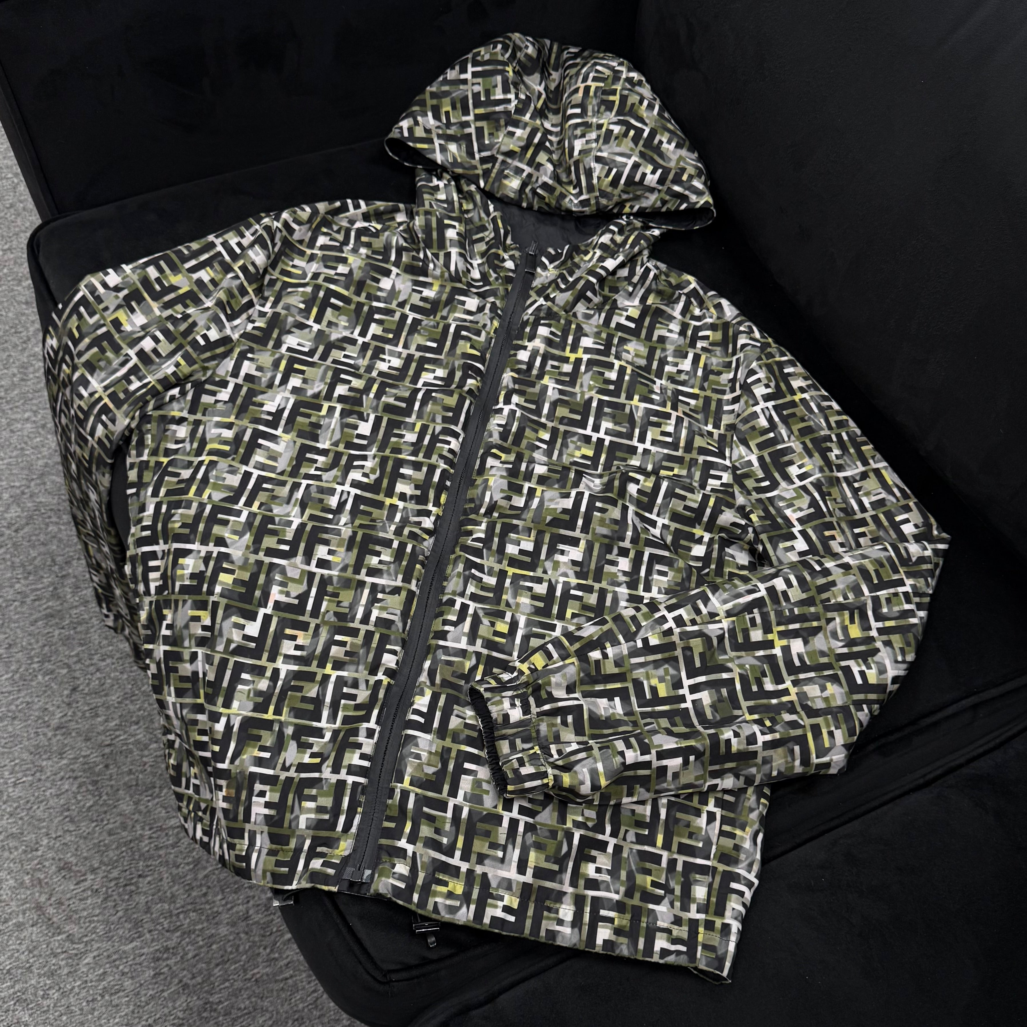 (PRE-OWNED) FENDI FF REVERSIBLE WINDBREAKER - GREEN